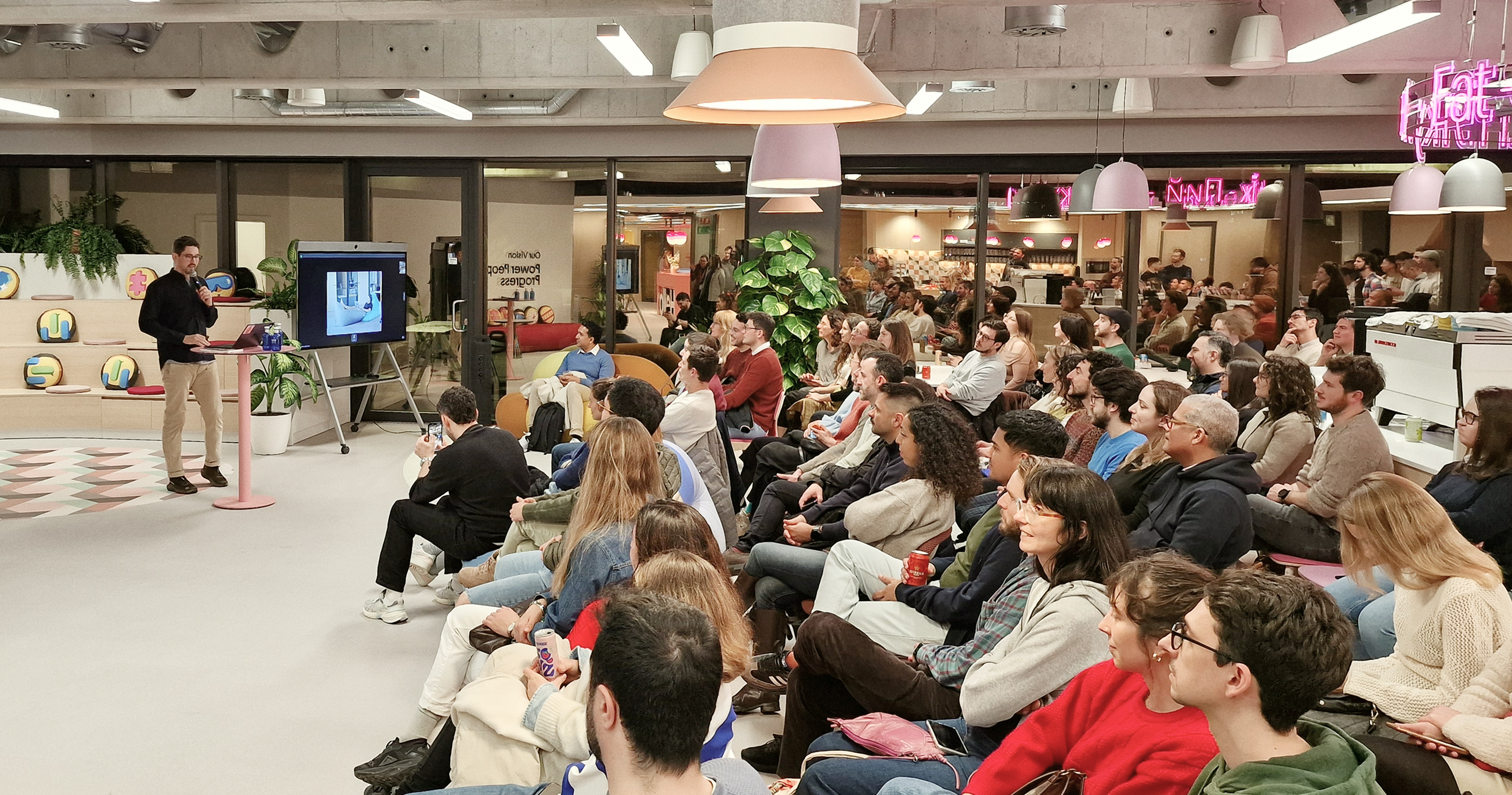 Alexander Hipp speaking